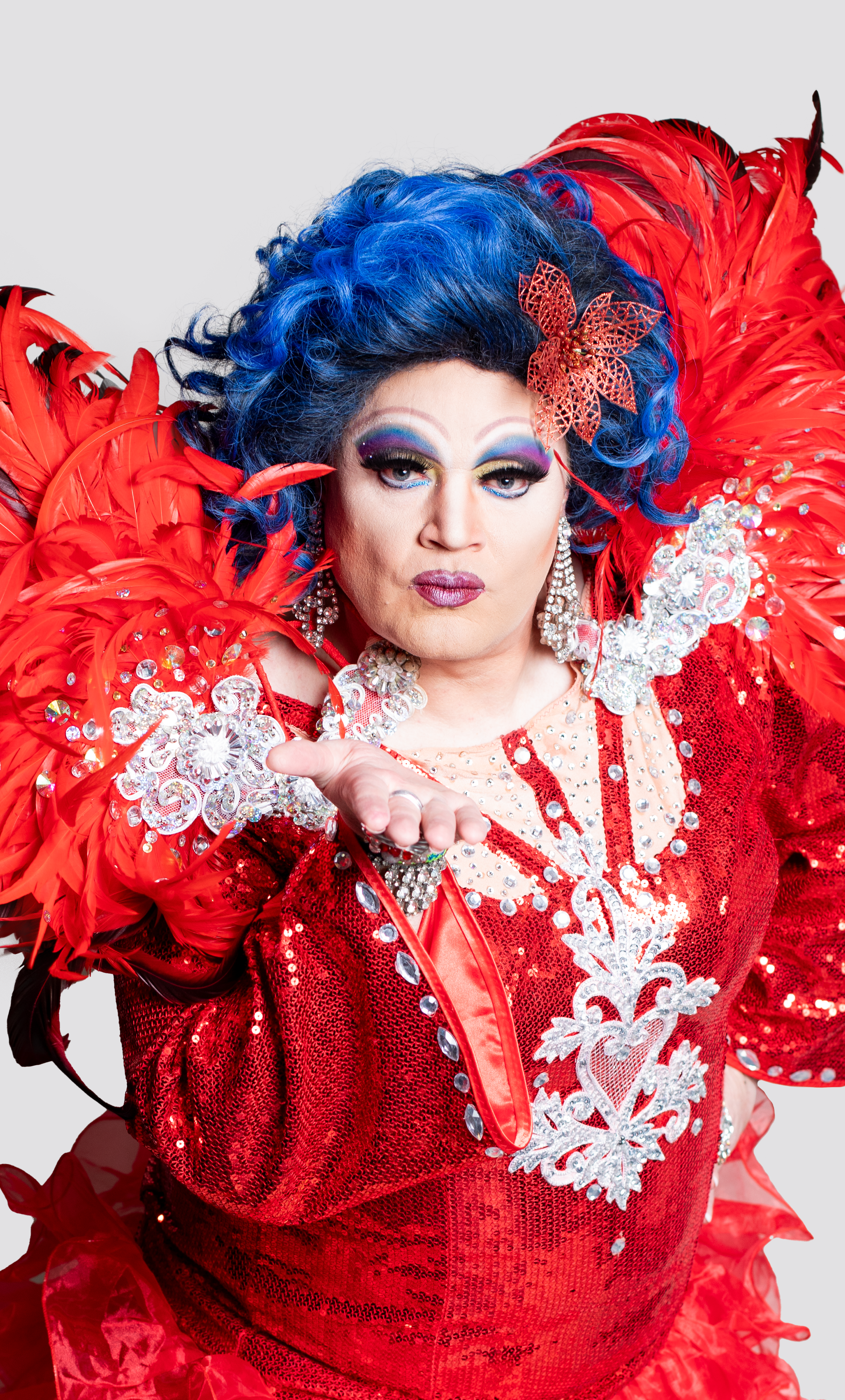 Vikky_rotes_Kleid_Kuss2024_05_08_350x580