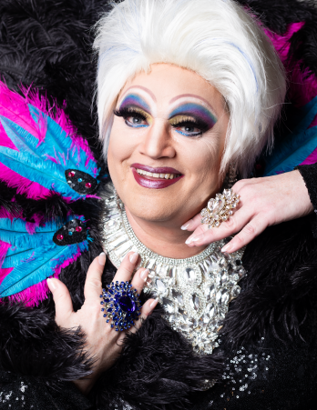 Vikky_Schwarzes_Kleid_Closeup_2024_05_07_350x580