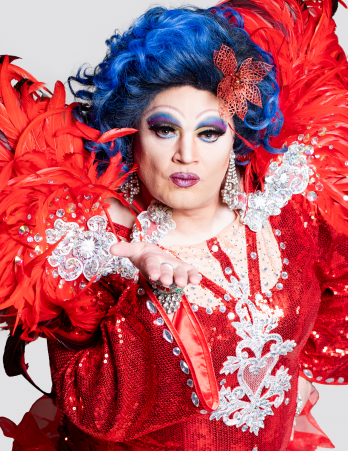 Vikky_rotes_Kleid_Kuss2024_05_08_350x580